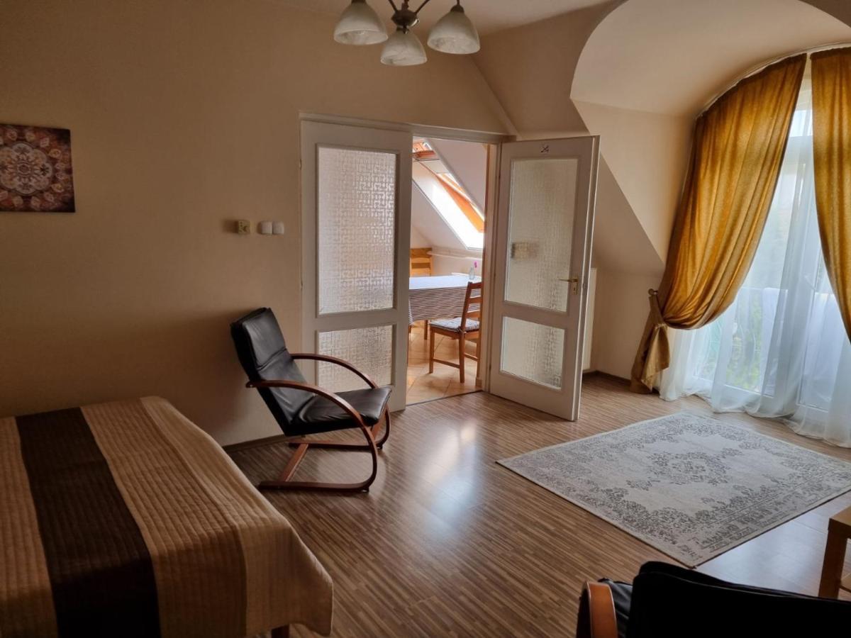 Koerteszirom Apartman Eger Esterno foto